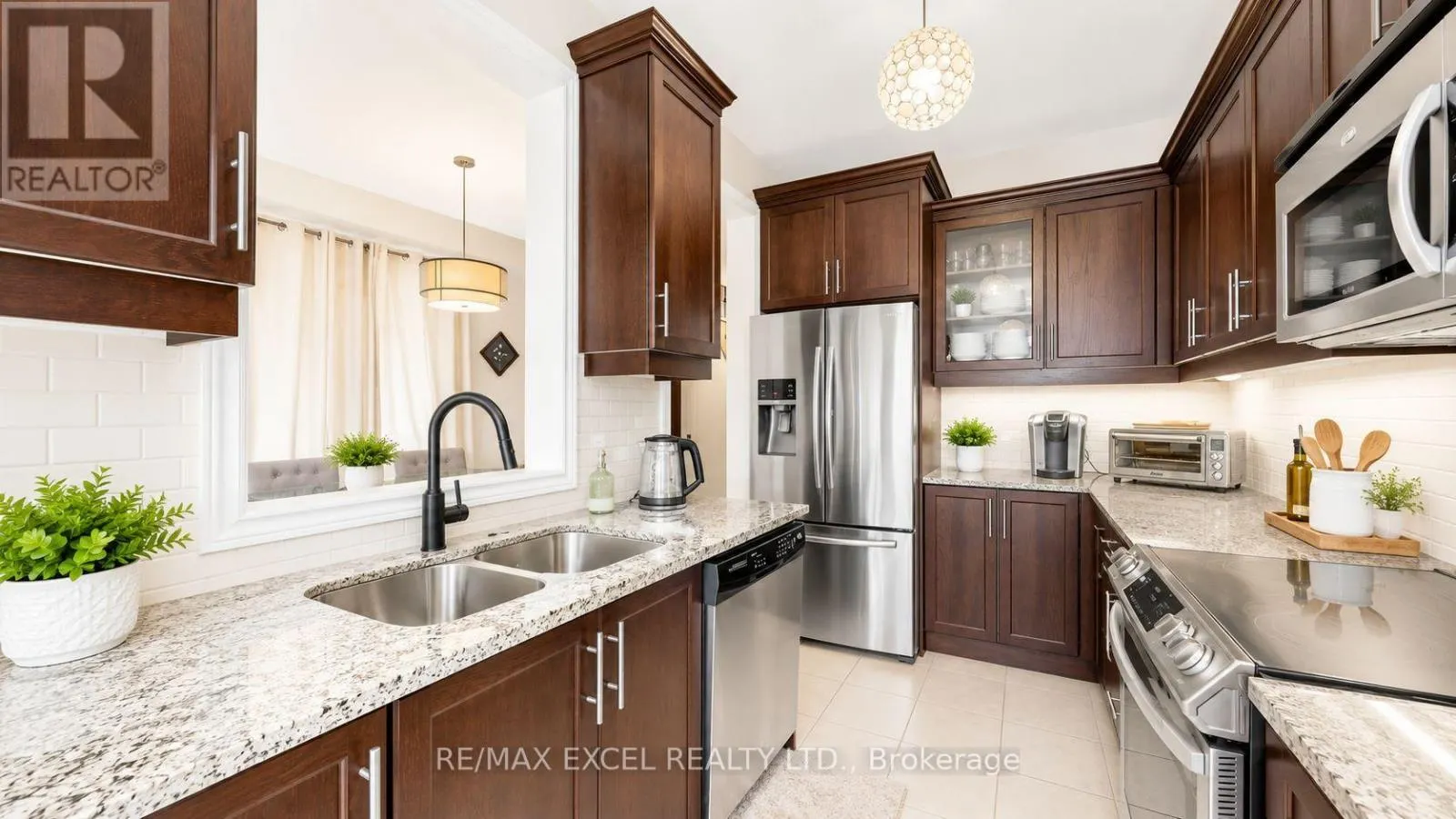 176 SIR SANFORD FLEMING WAY