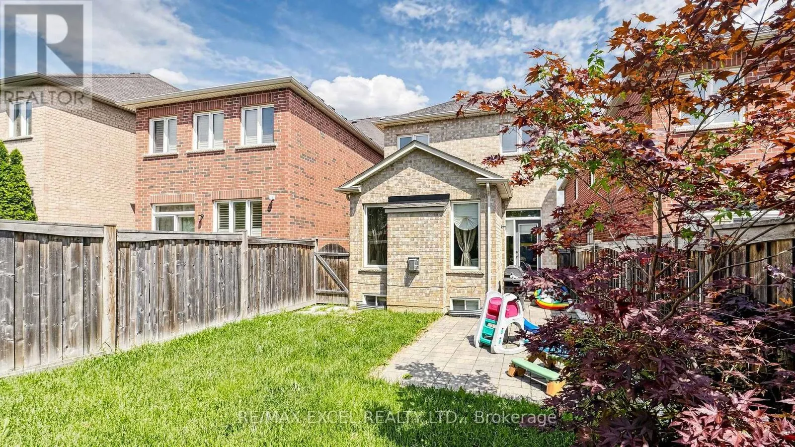 176 SIR SANFORD FLEMING WAY