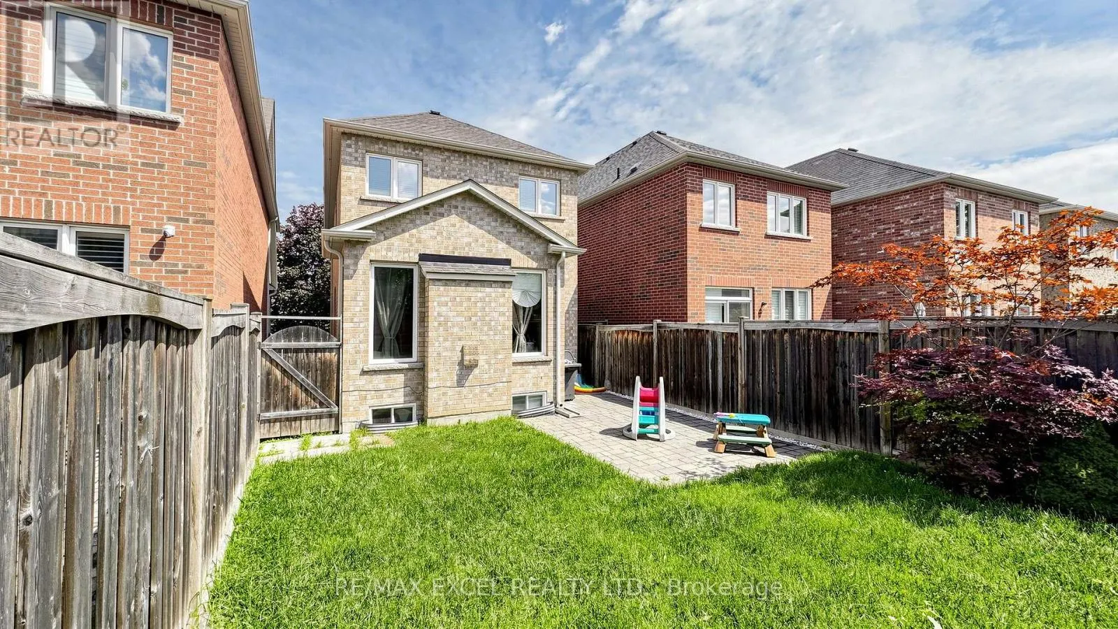 176 SIR SANFORD FLEMING WAY