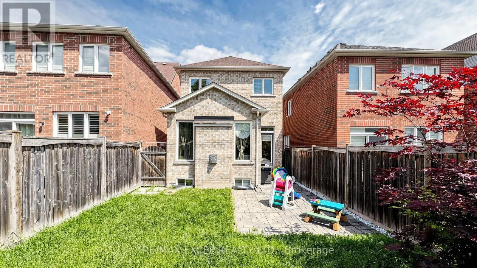 176 SIR SANFORD FLEMING WAY