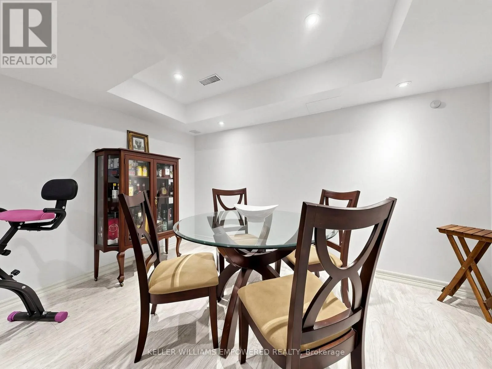 203 CHILCOTT CRESCENT