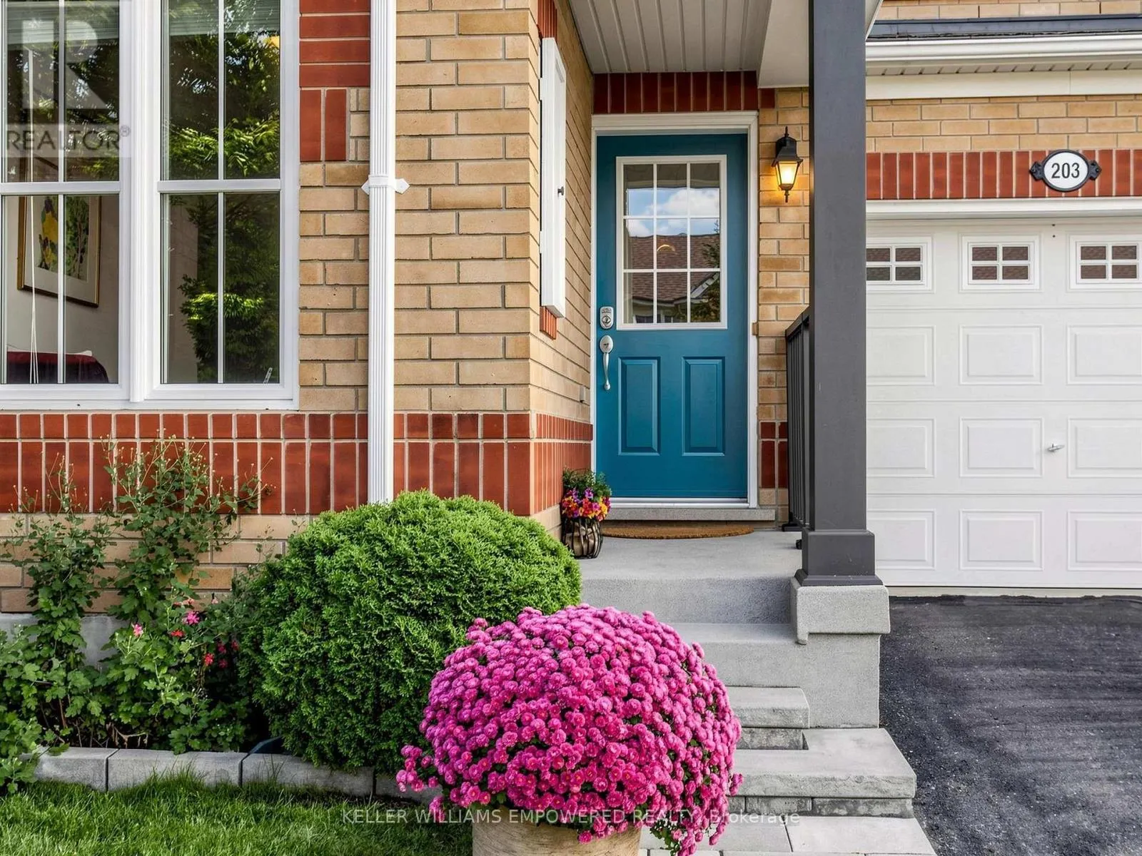 203 CHILCOTT CRESCENT