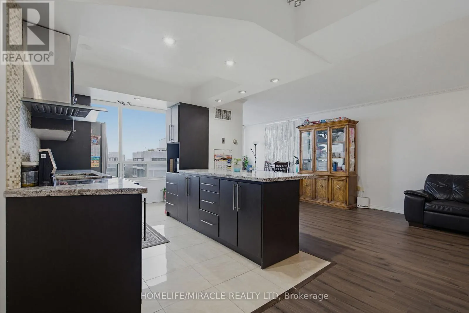 PH211 - 7250 YONGE STREET