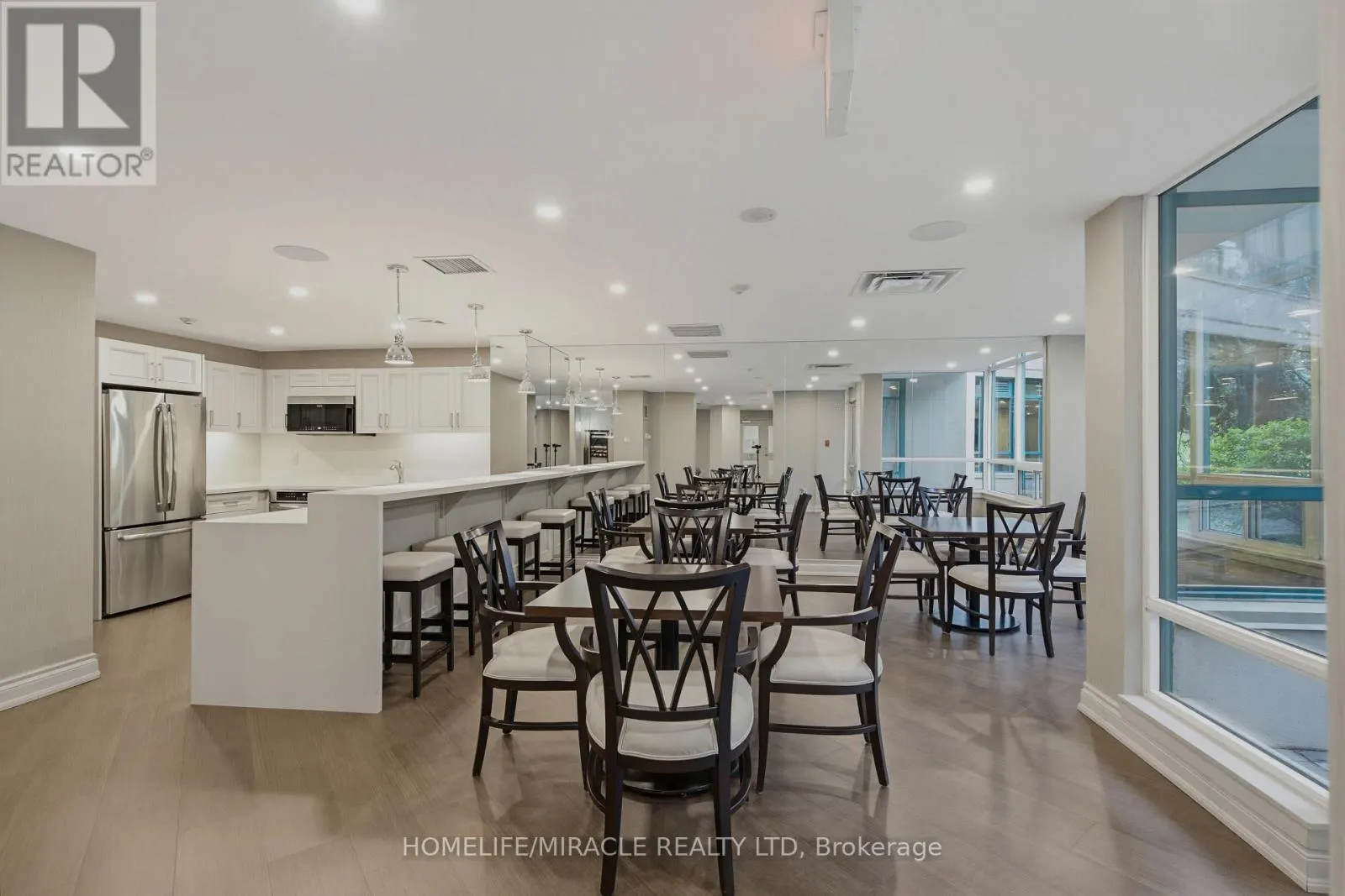 PH211 - 7250 YONGE STREET