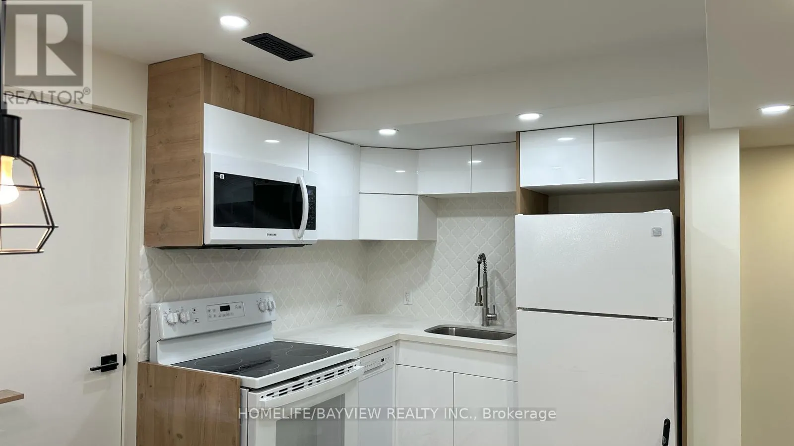 LOWER UNIT/BASEMENT - 128 ADAM PLACE