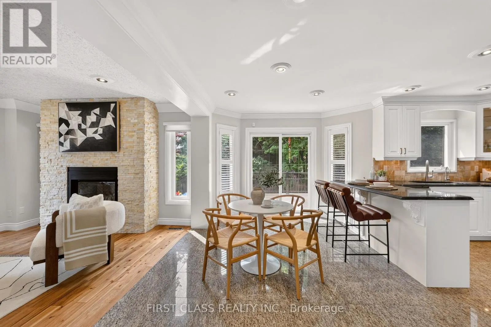 19 TOMLINSON CIRCLE