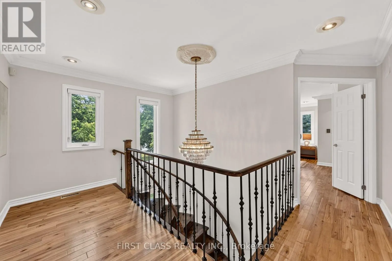 19 TOMLINSON CIRCLE