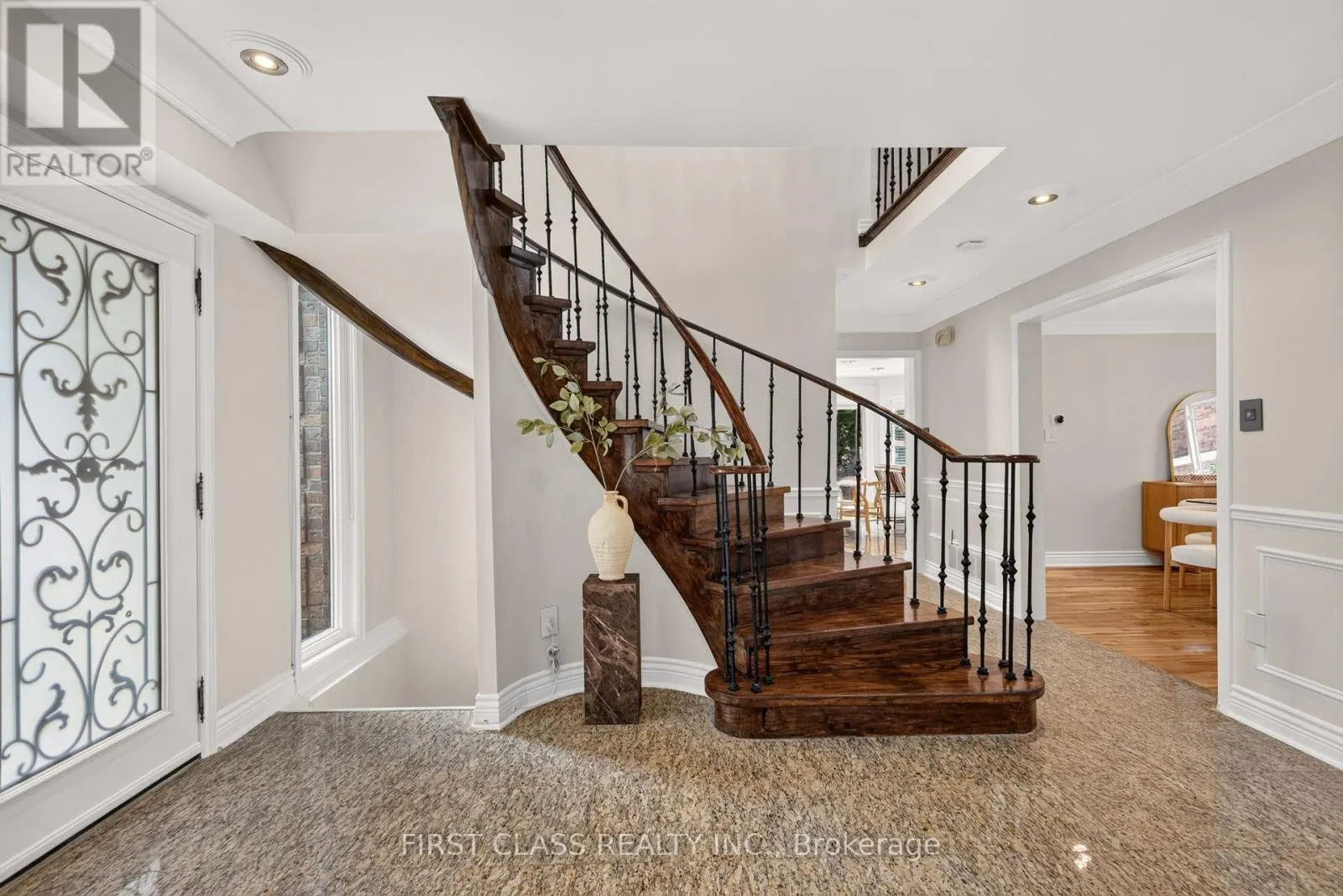 19 TOMLINSON CIRCLE