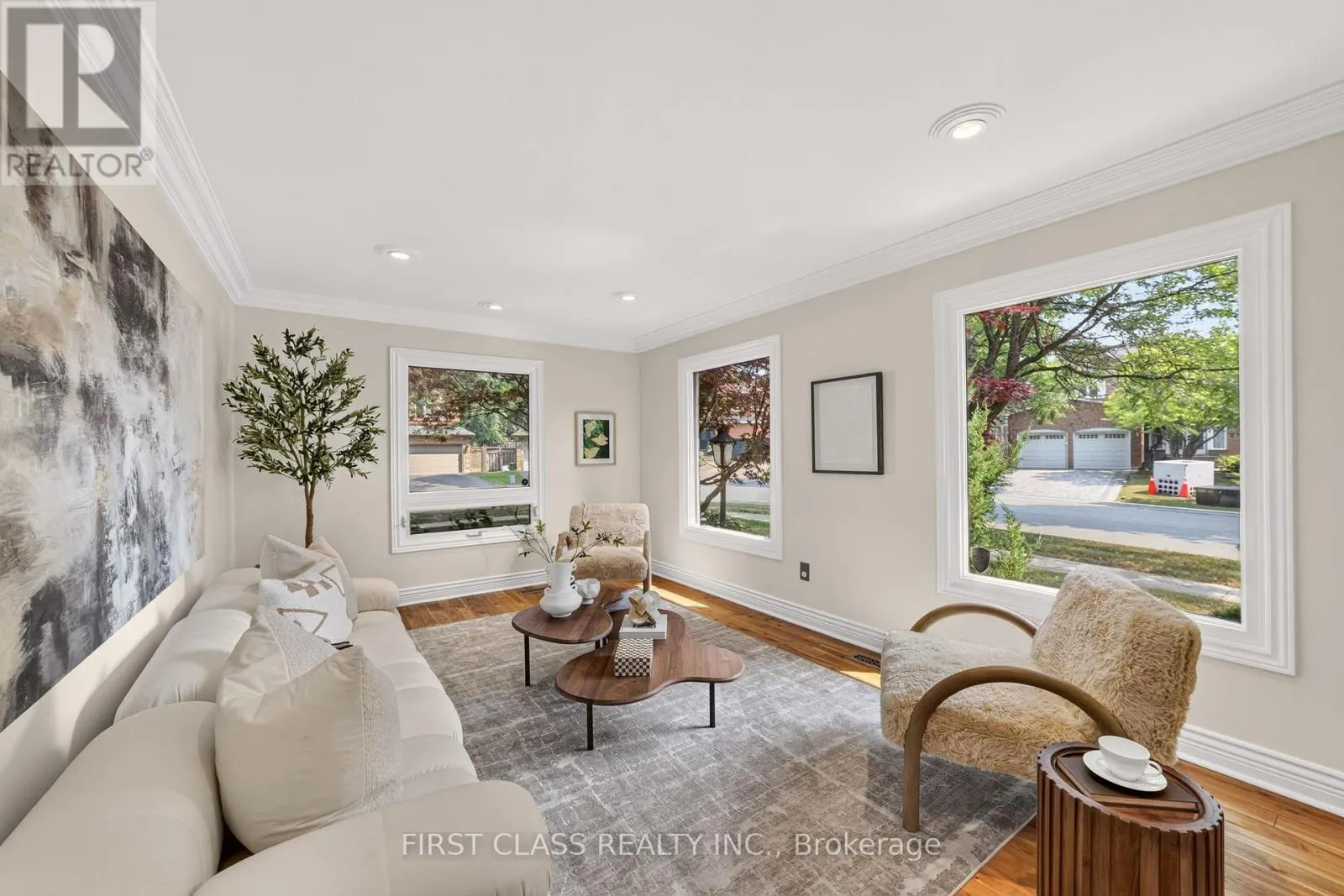 19 TOMLINSON CIRCLE