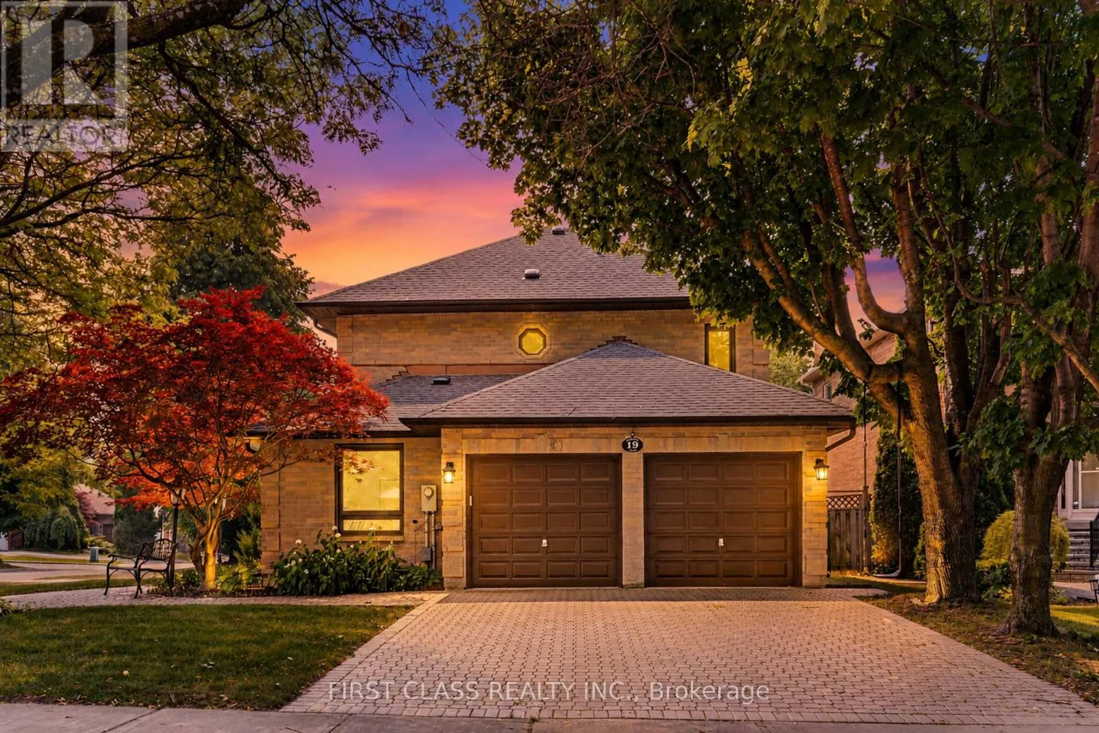 19 TOMLINSON CIRCLE