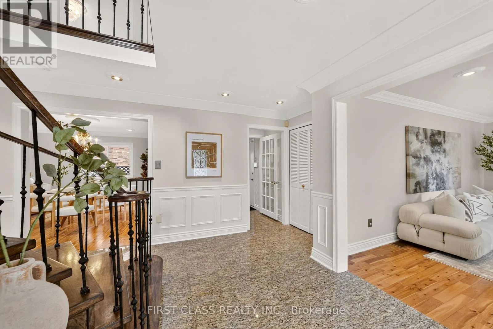 19 TOMLINSON CIRCLE
