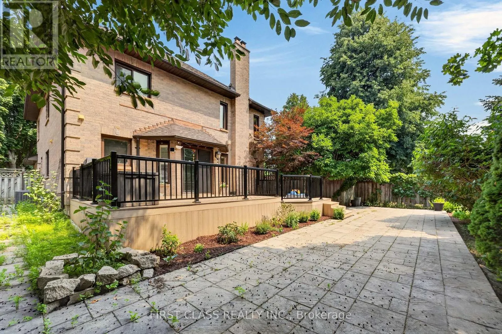 19 TOMLINSON CIRCLE