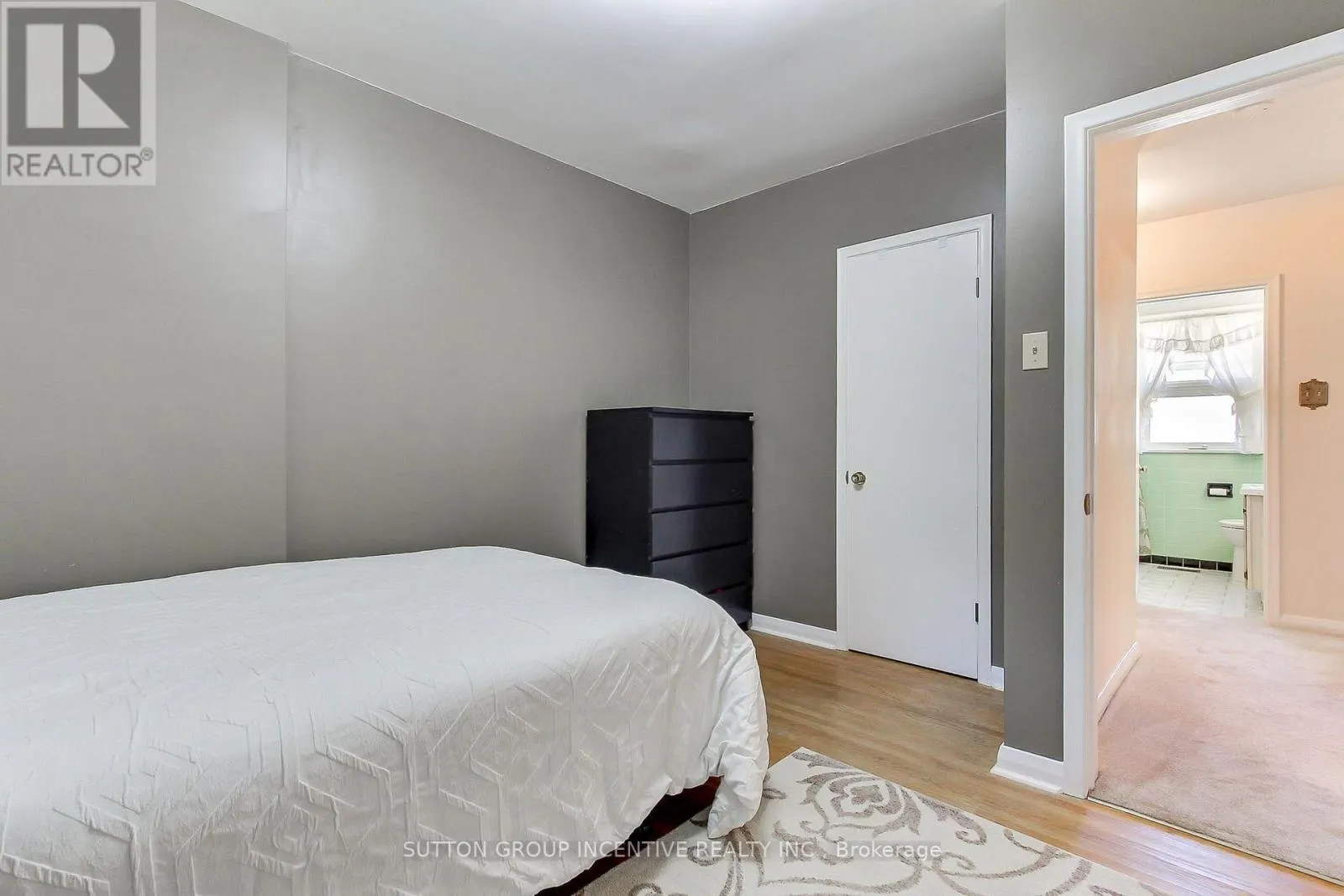 43 SUSSEX AVENUE