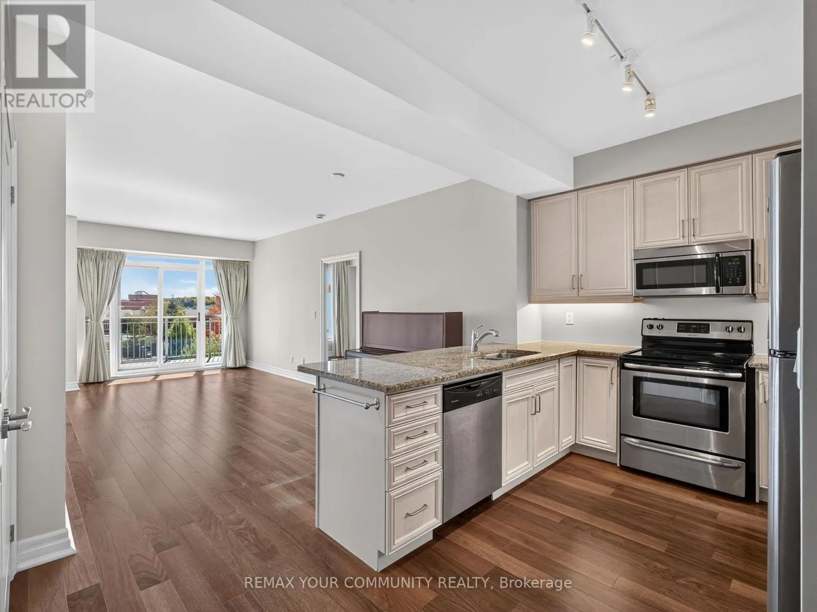 306 - 180 JOHN WEST WAY
