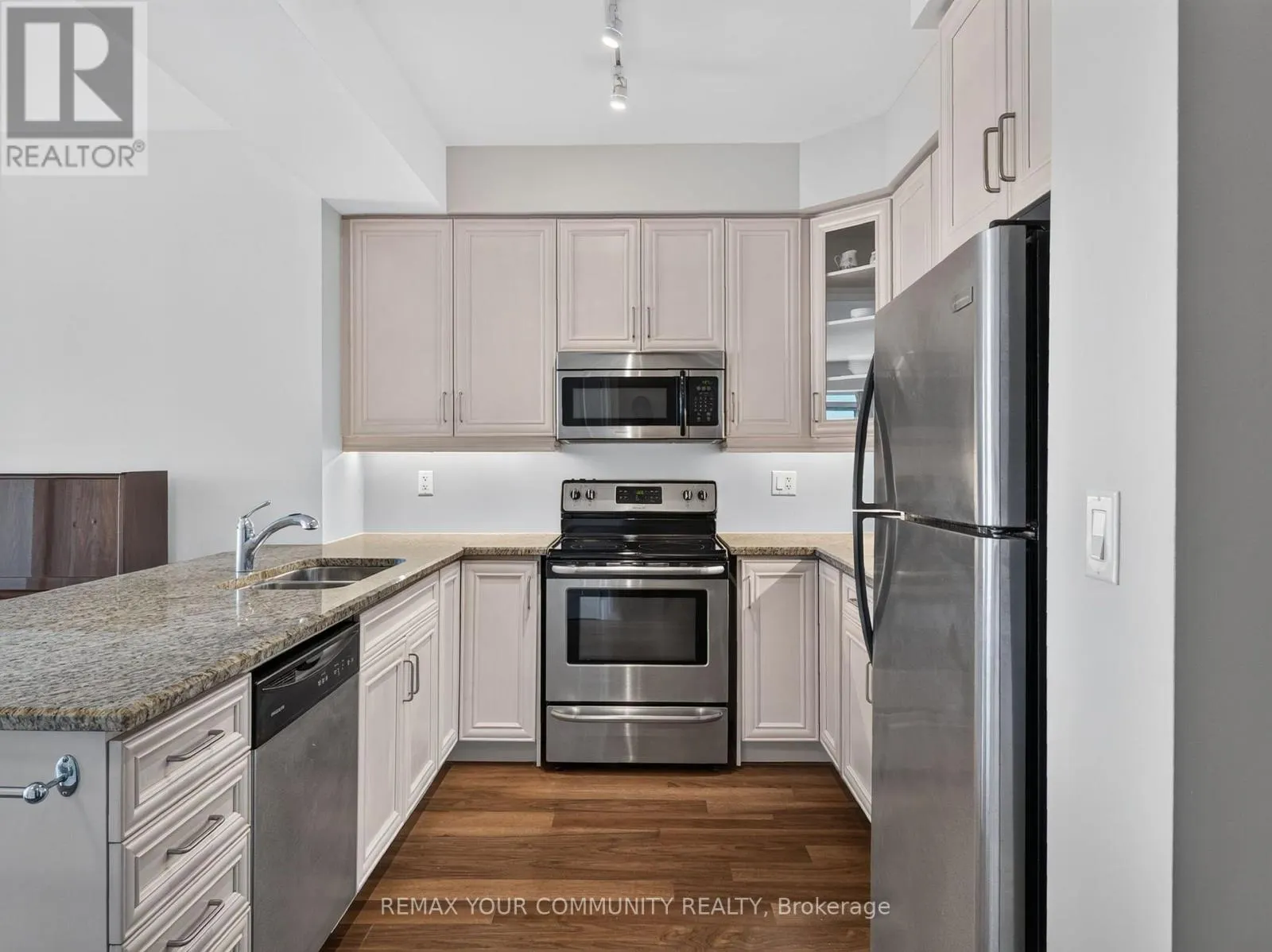 306 - 180 JOHN WEST WAY