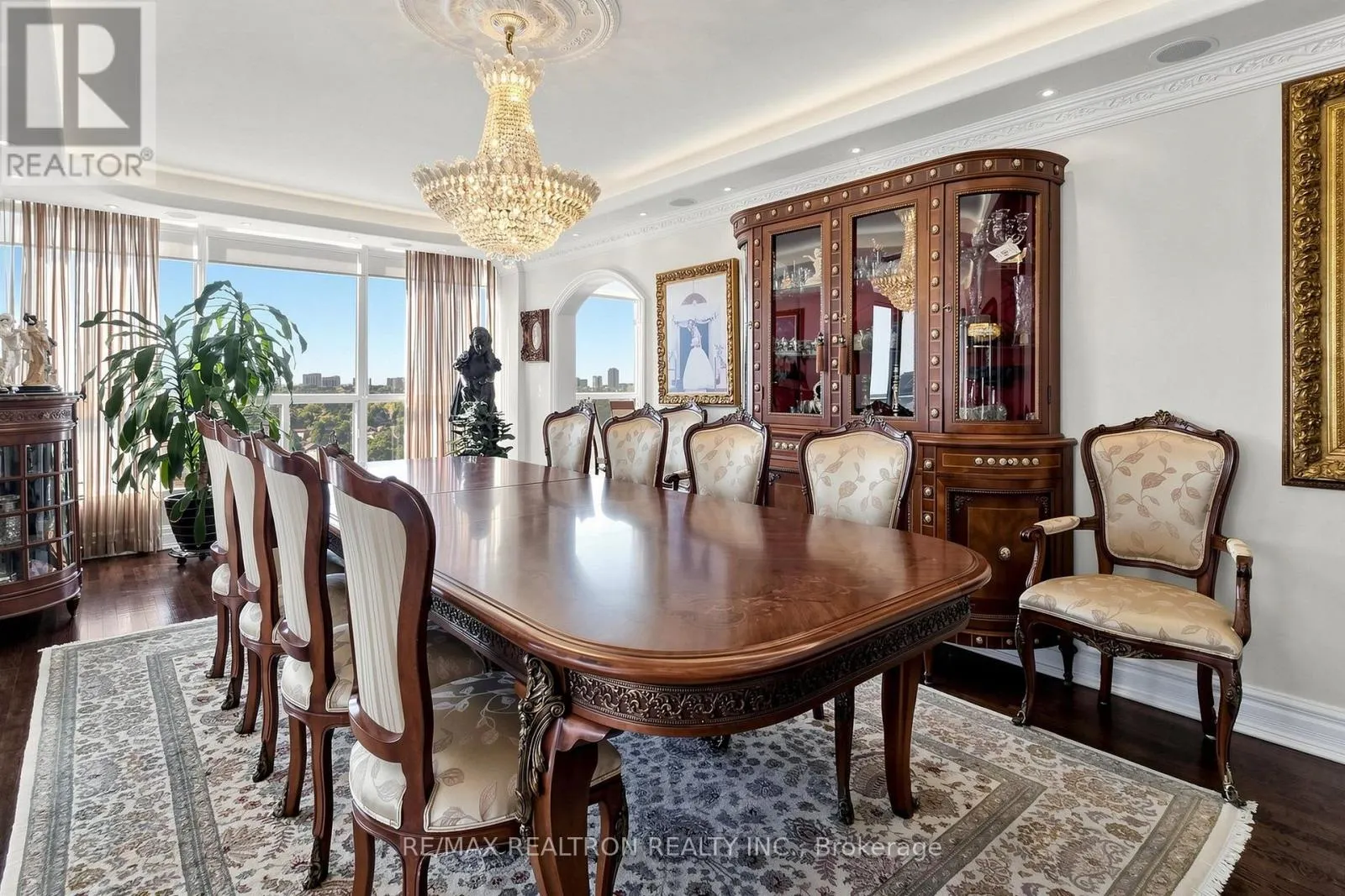 1810 - 7300 YONGE STREET