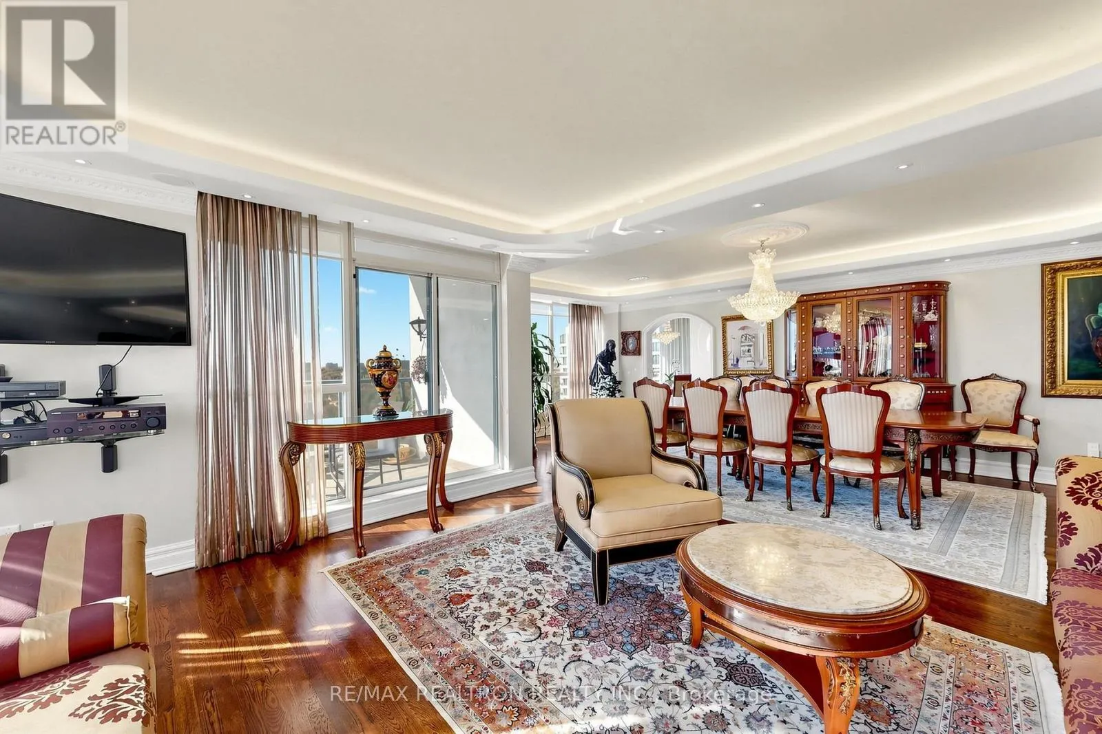 1810 - 7300 YONGE STREET