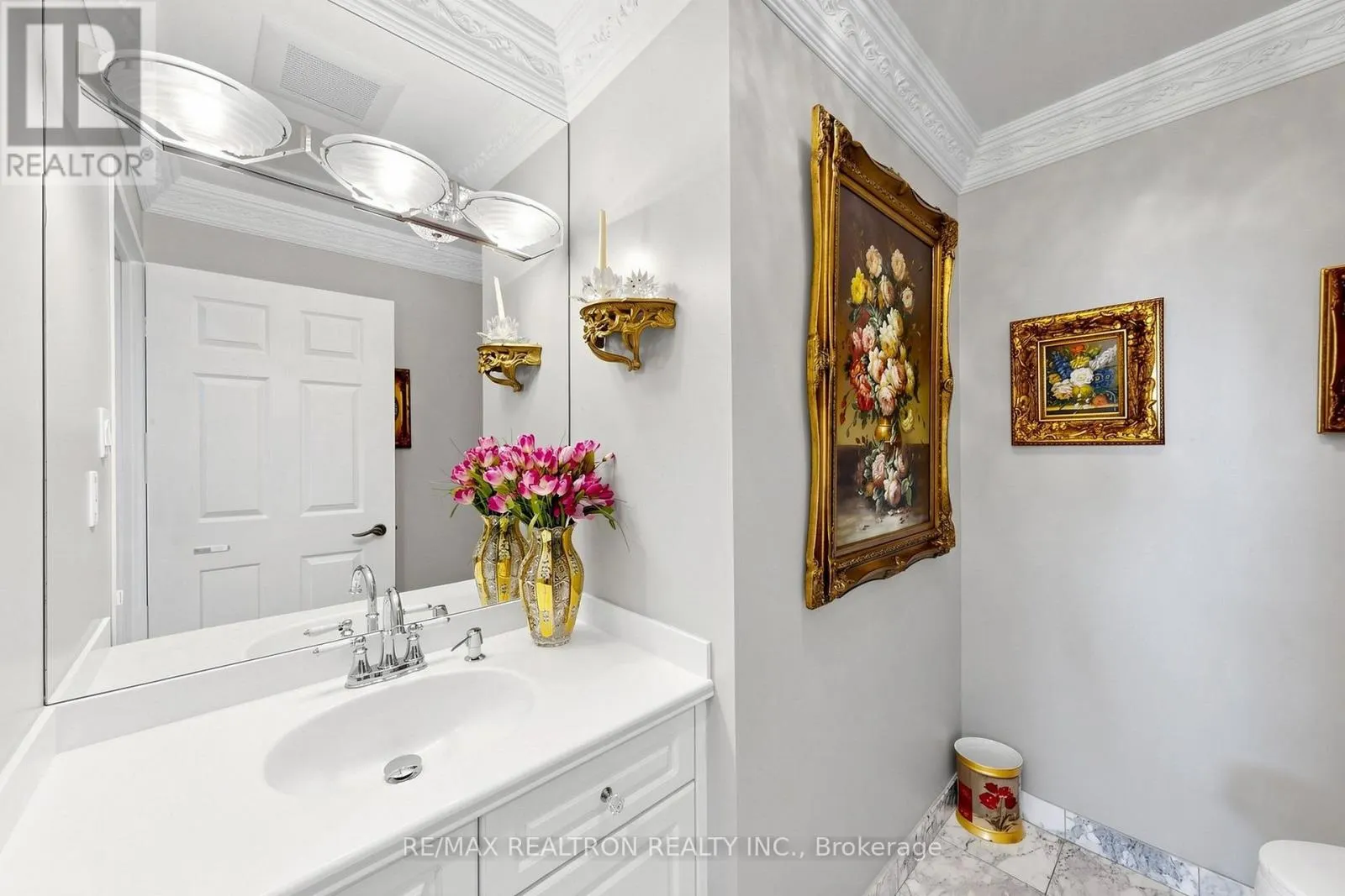 1810 - 7300 YONGE STREET