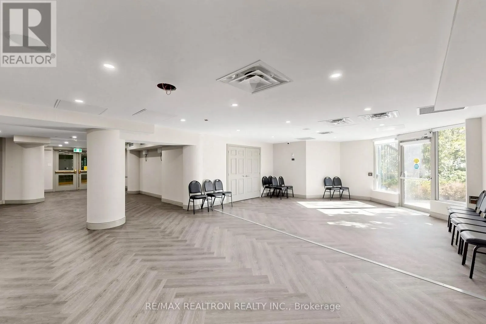 1810 - 7300 YONGE STREET