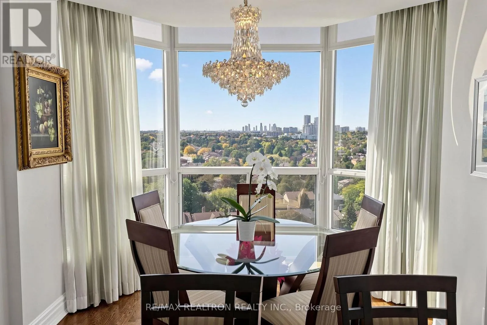 1810 - 7300 YONGE STREET