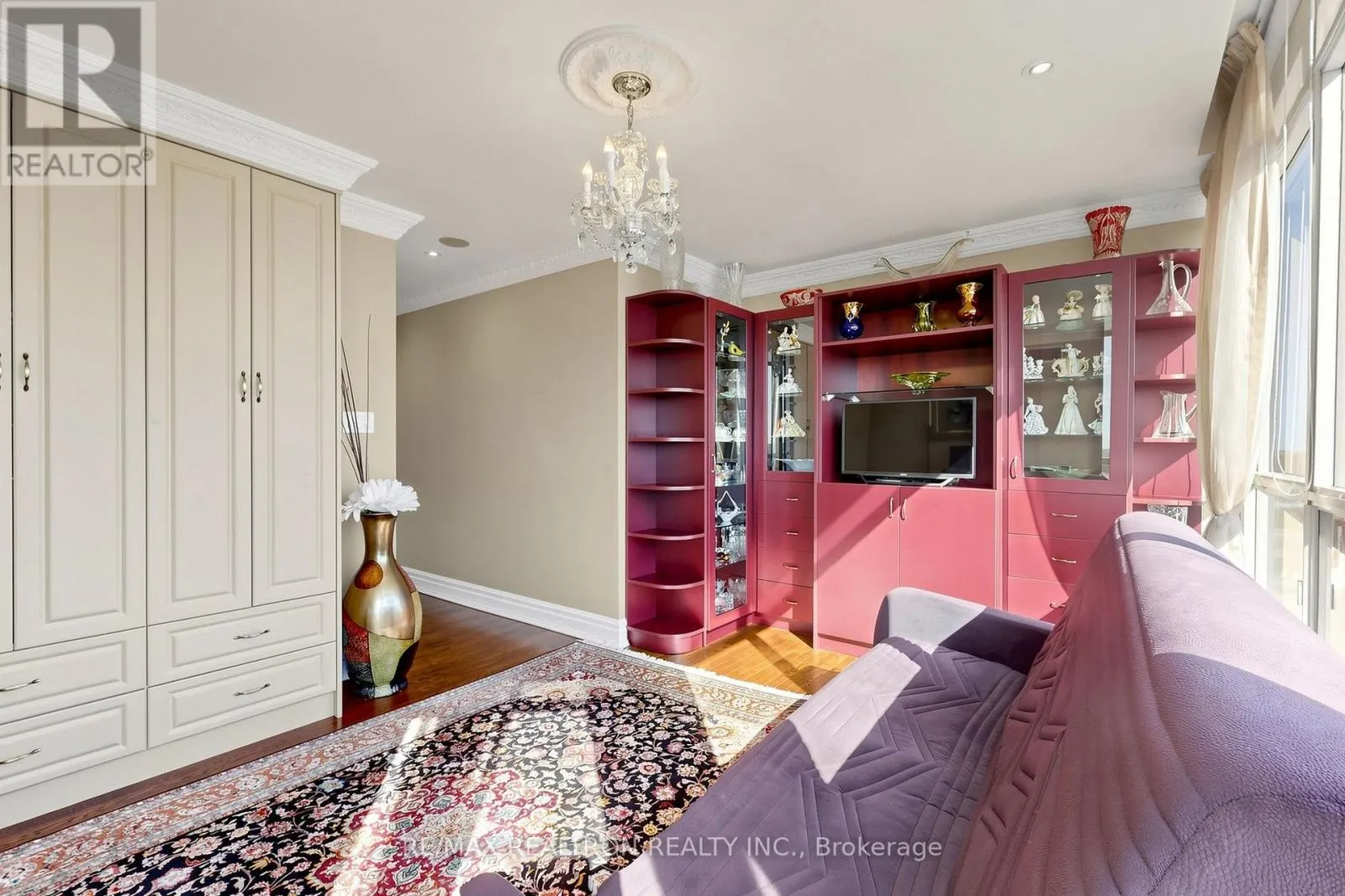 1810 - 7300 YONGE STREET