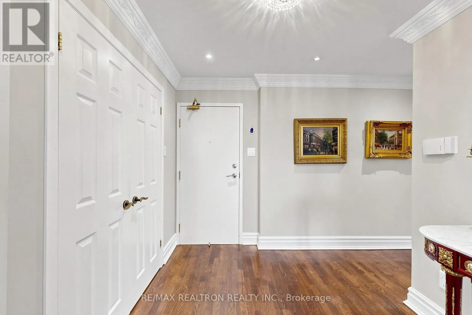 1810 - 7300 YONGE STREET