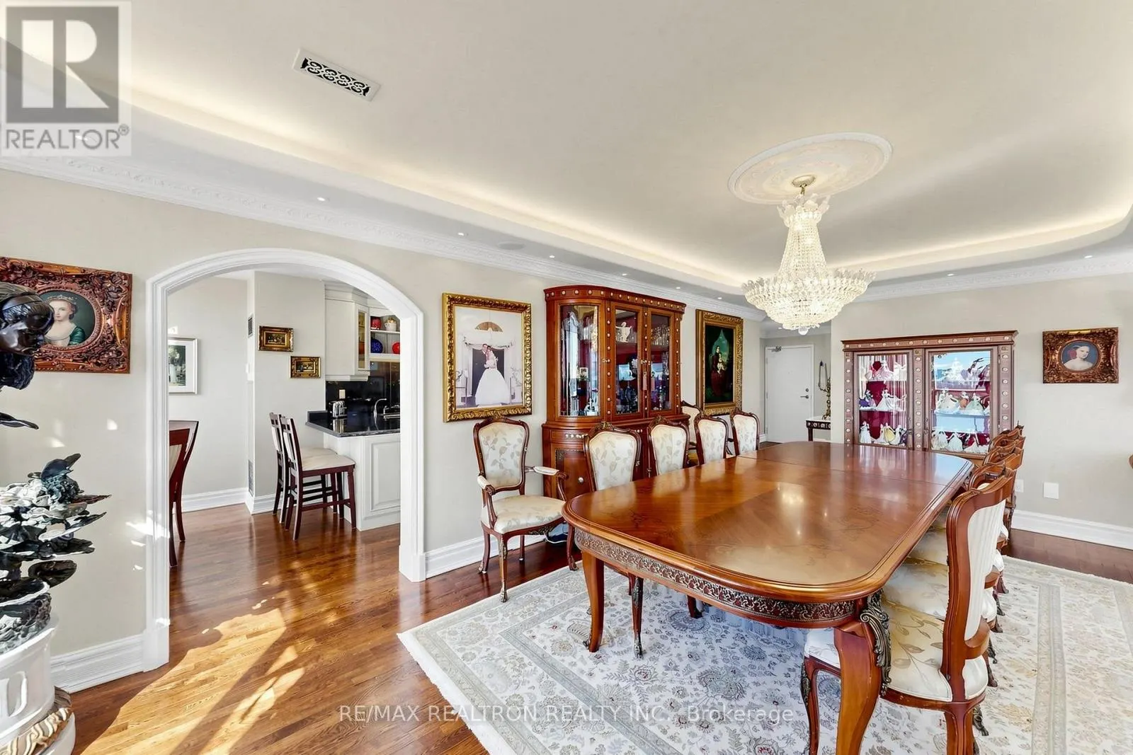 1810 - 7300 YONGE STREET