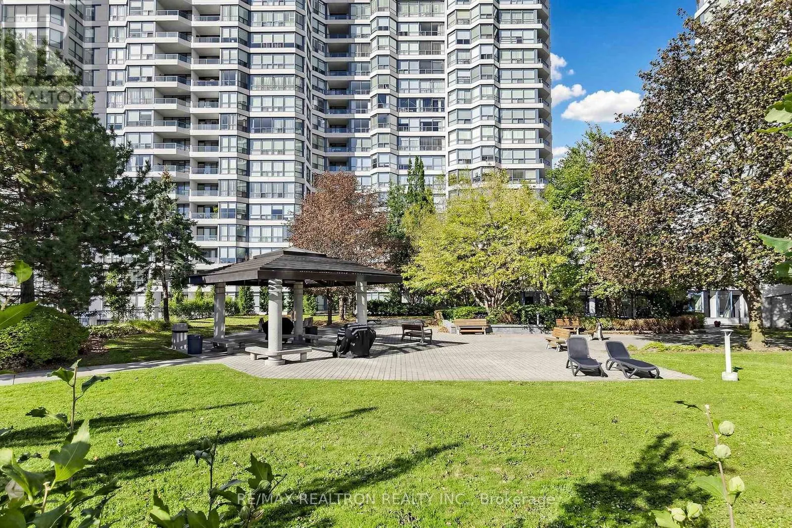 1810 - 7300 YONGE STREET