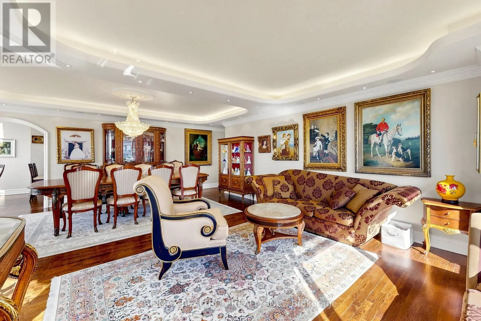 1810 - 7300 YONGE STREET