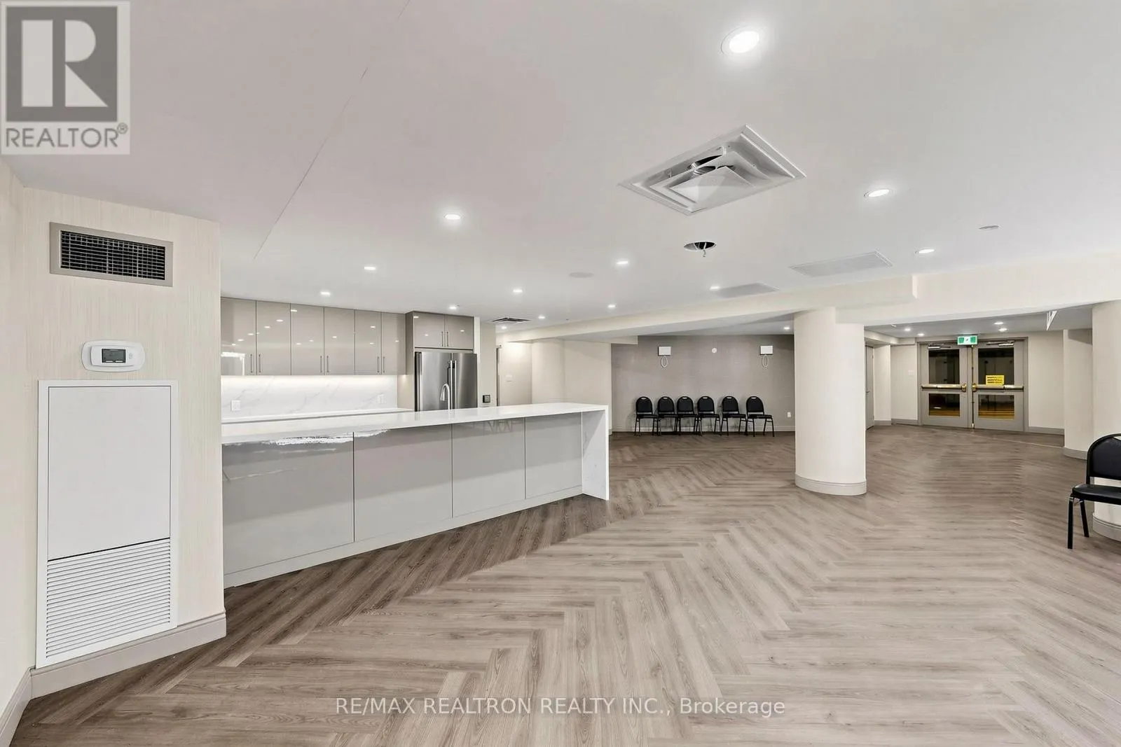1810 - 7300 YONGE STREET