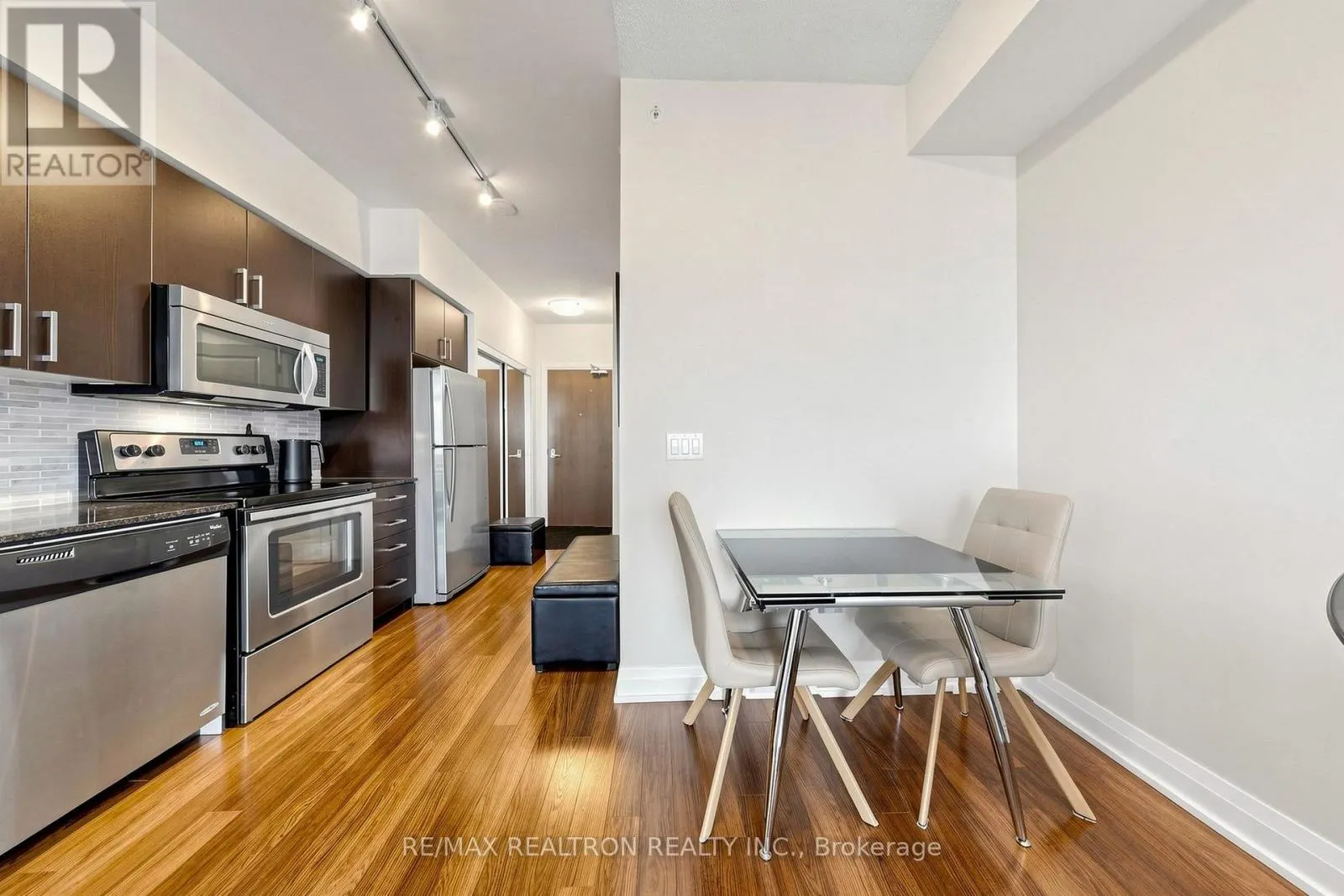 1604 - 75 NORTH PARK ROAD