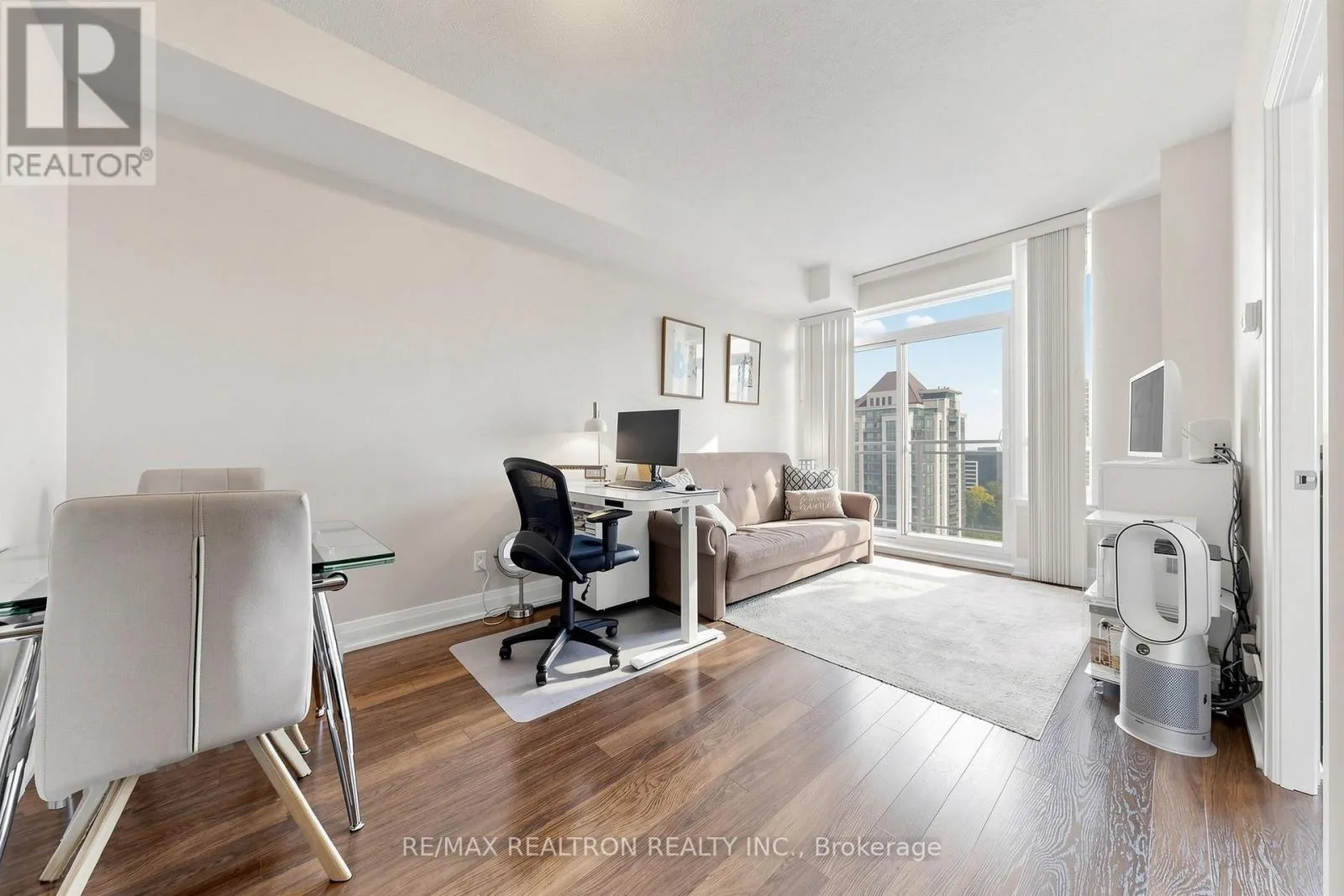 1604 - 75 NORTH PARK ROAD