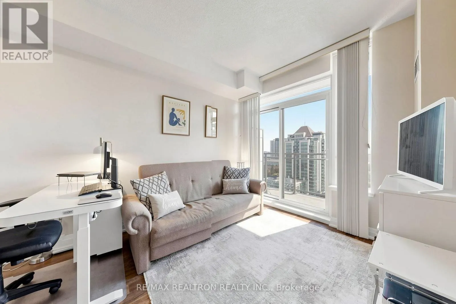 1604 - 75 NORTH PARK ROAD