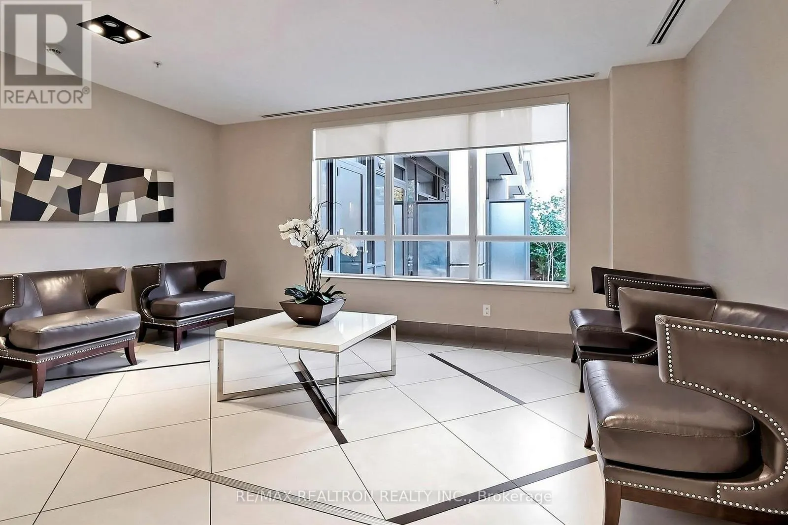 1604 - 75 NORTH PARK ROAD