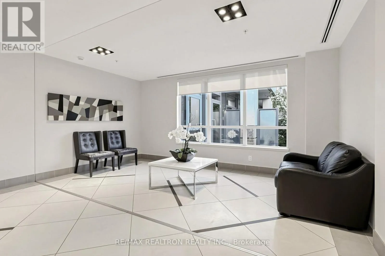 1604 - 75 NORTH PARK ROAD