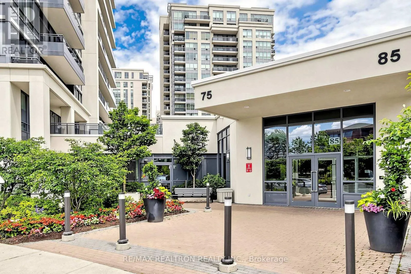 1604 - 75 NORTH PARK ROAD