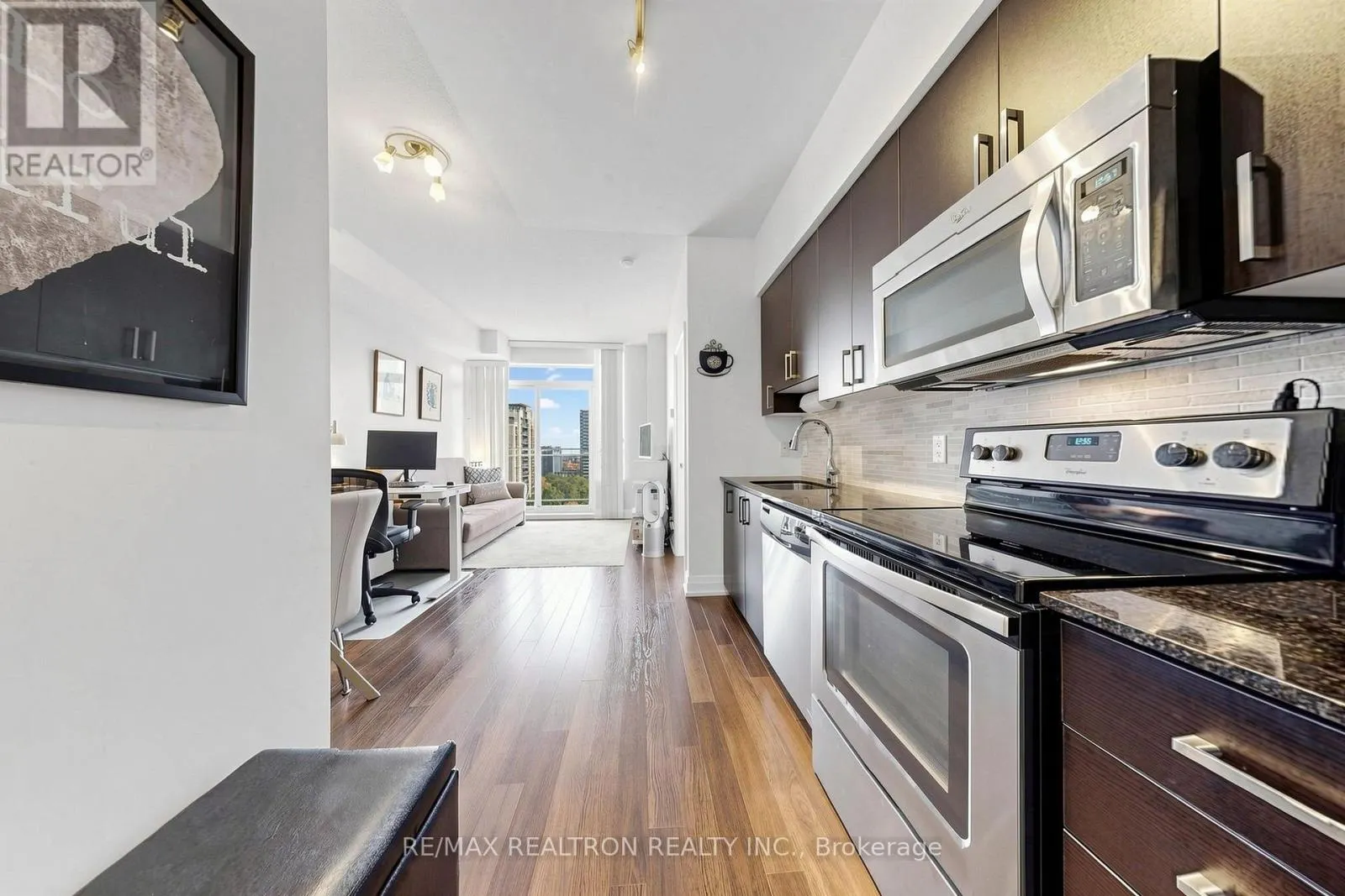 1604 - 75 NORTH PARK ROAD