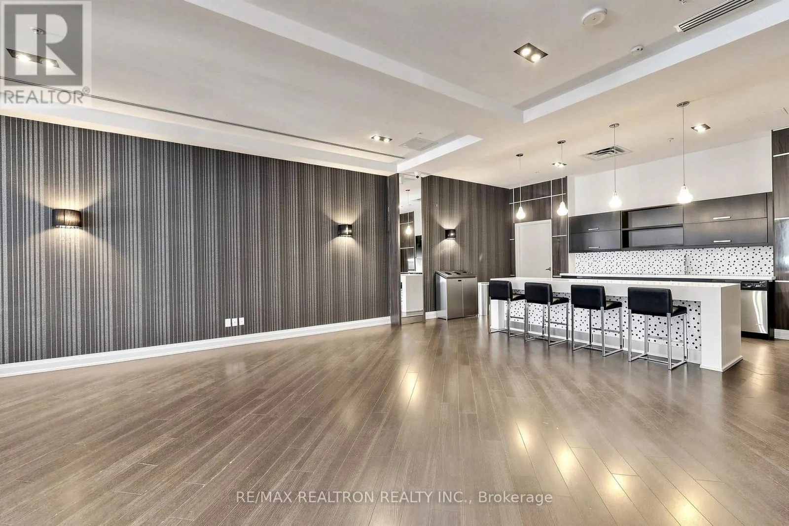 1604 - 75 NORTH PARK ROAD