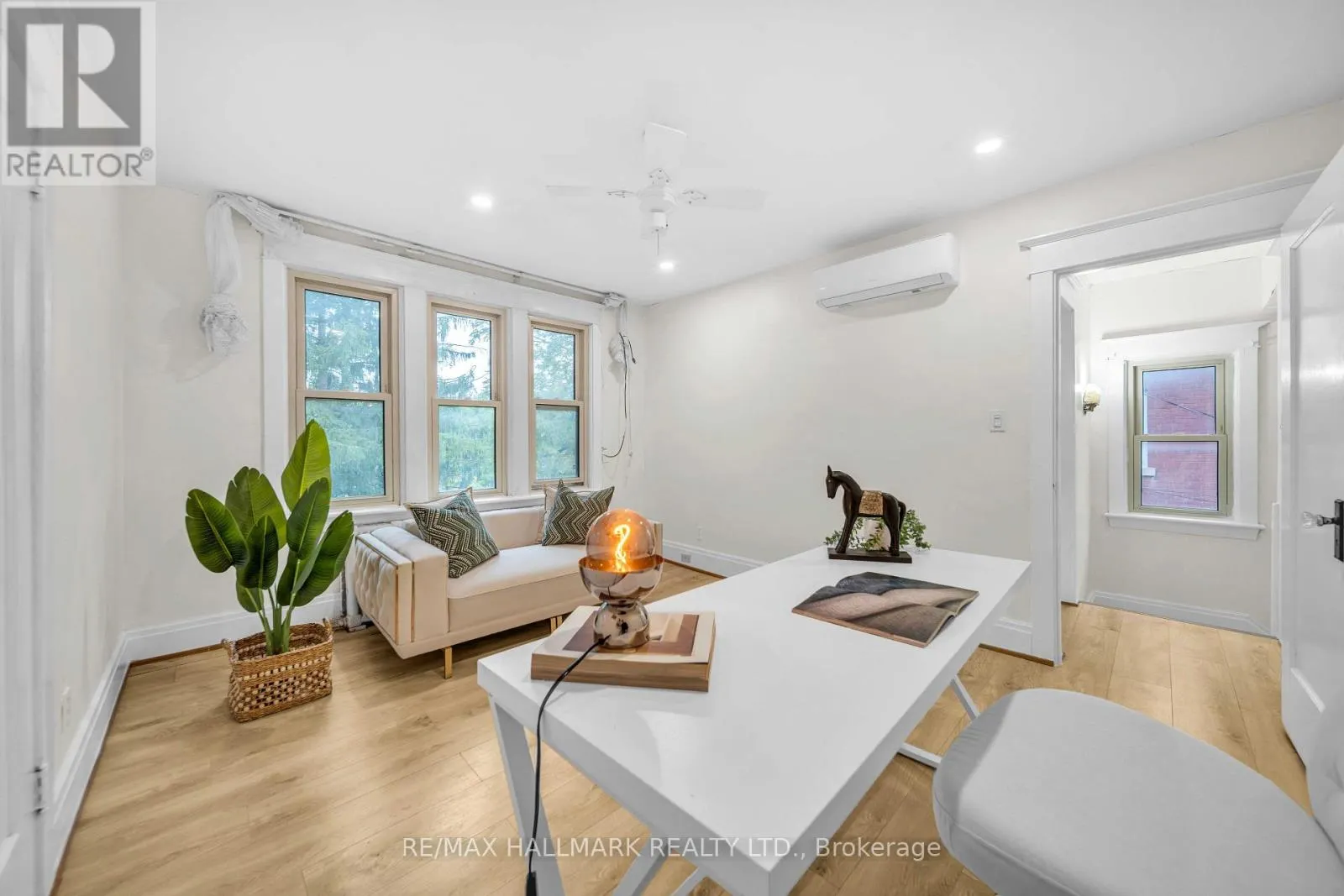 20 ELIZABETH STREET S