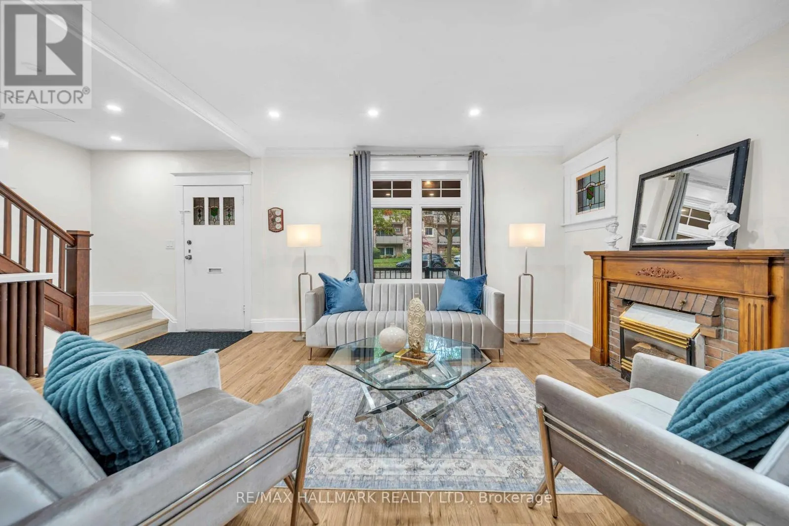 20 ELIZABETH STREET S