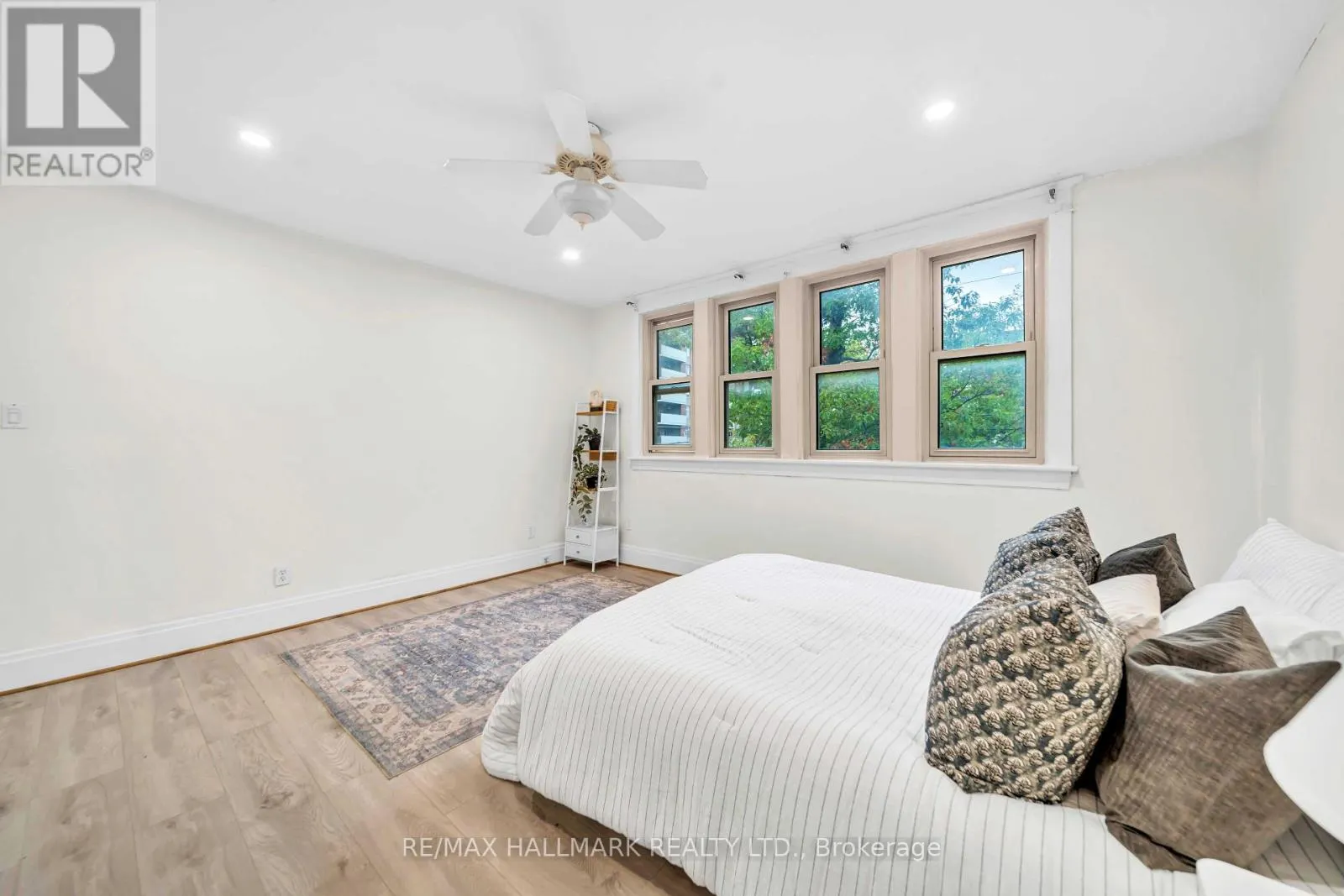 20 ELIZABETH STREET S