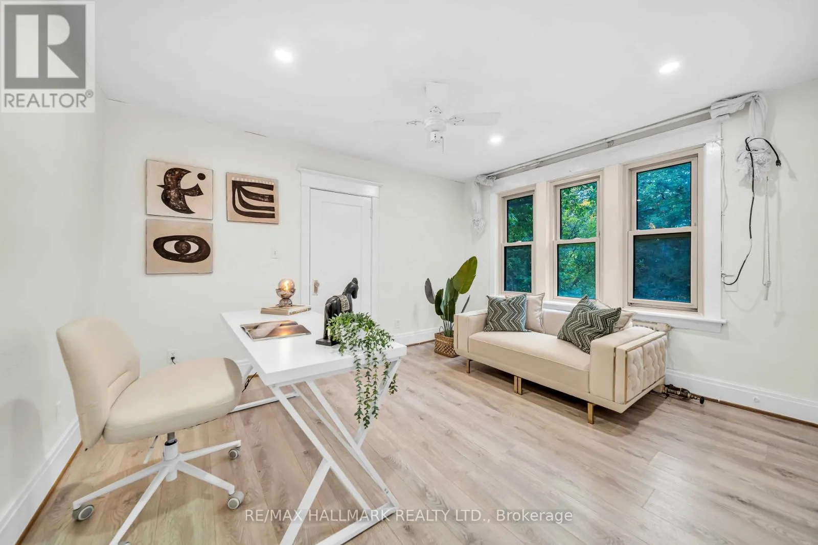 20 ELIZABETH STREET S