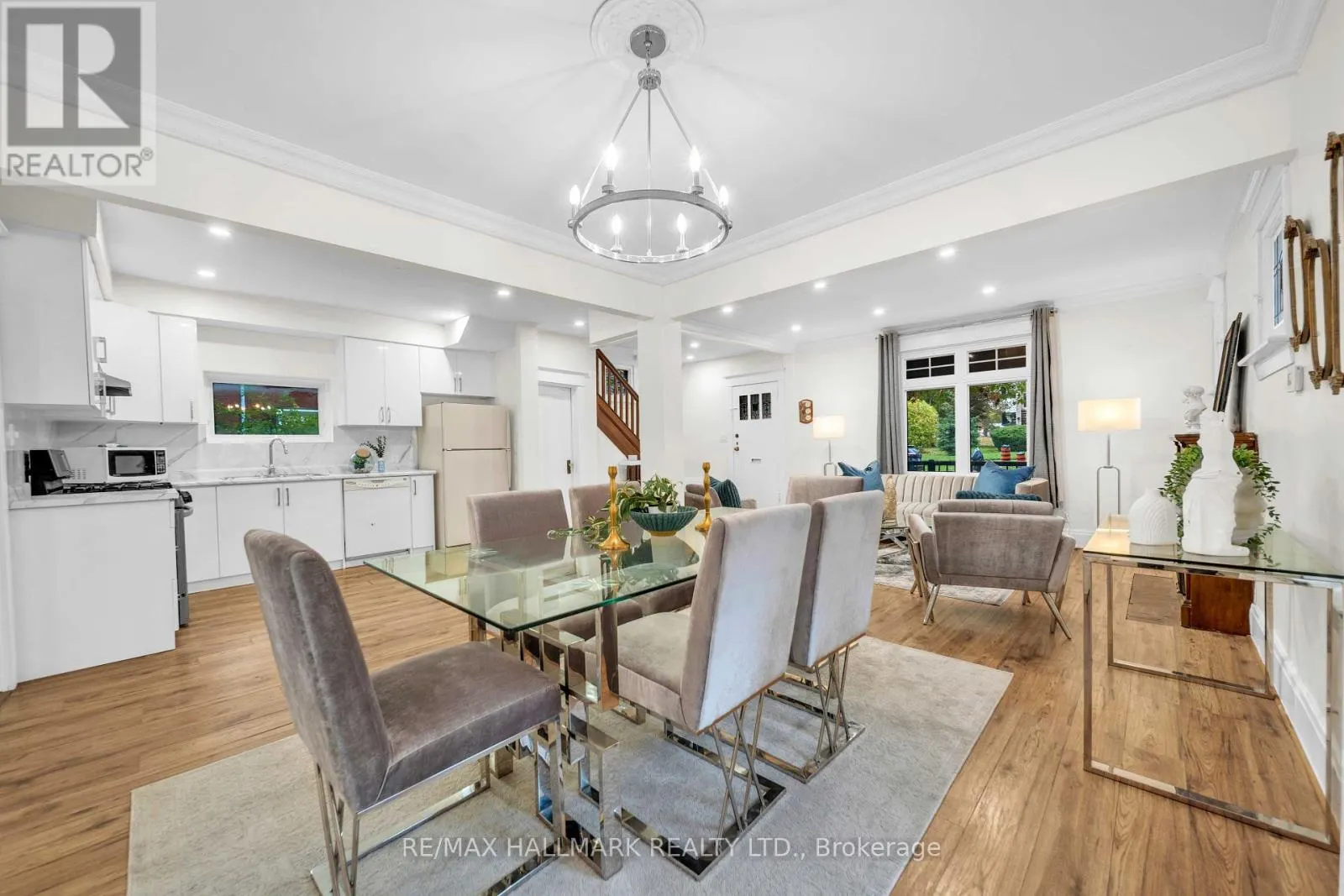 20 ELIZABETH STREET S