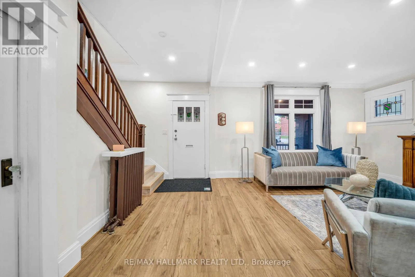 20 ELIZABETH STREET S