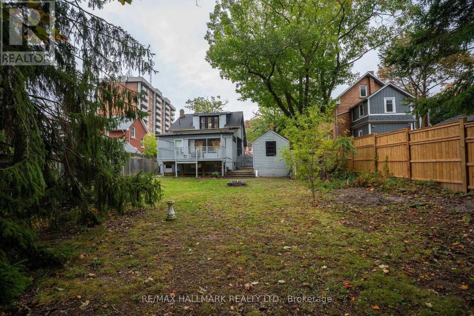 20 ELIZABETH STREET S