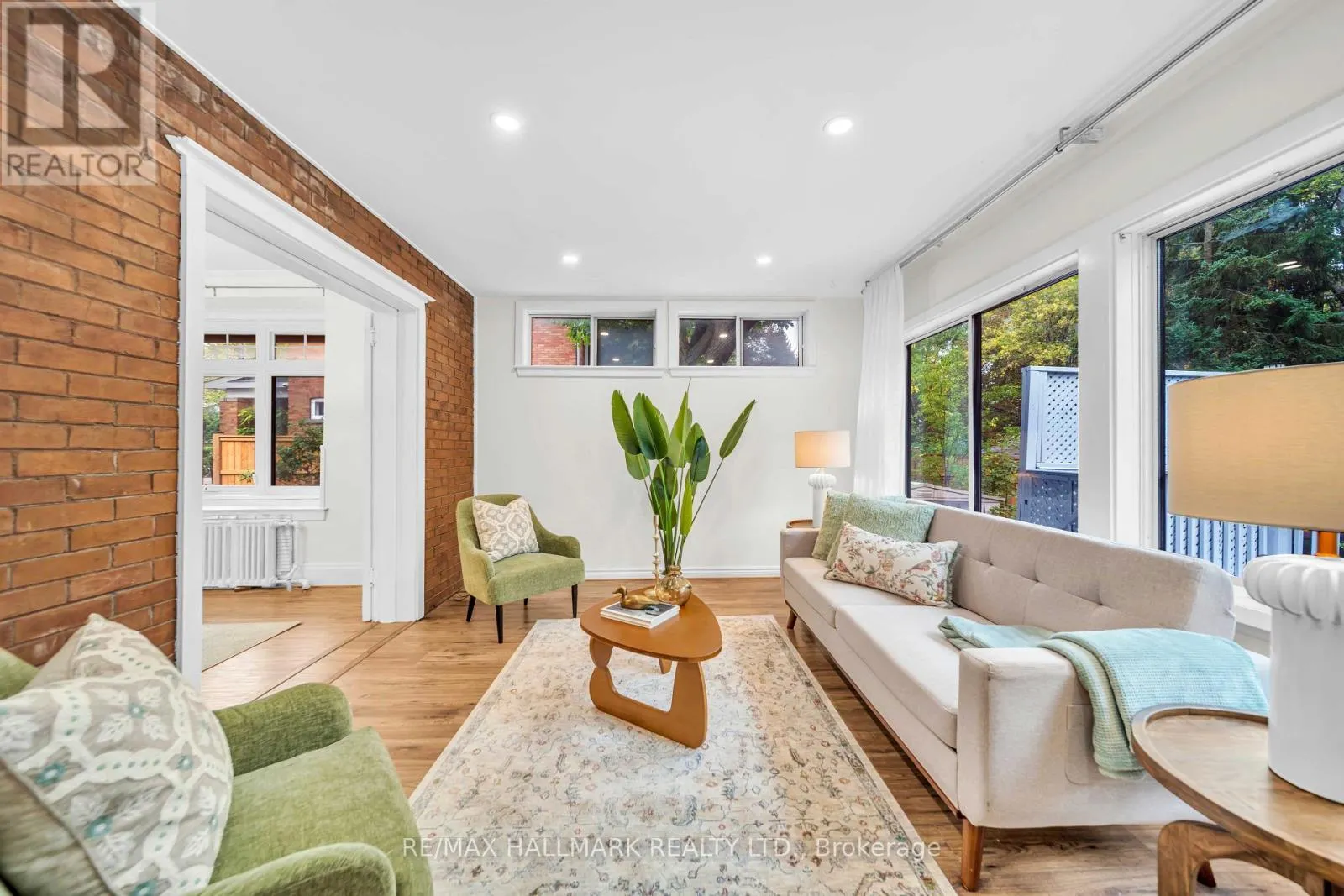 20 ELIZABETH STREET S