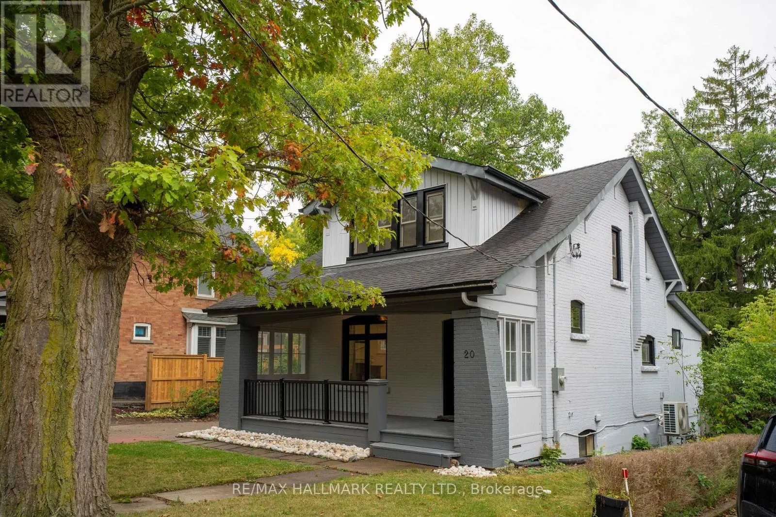 20 ELIZABETH STREET S