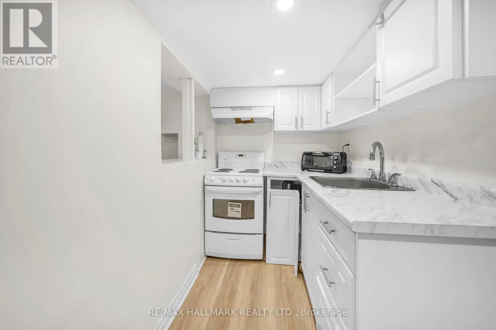 20 ELIZABETH STREET S