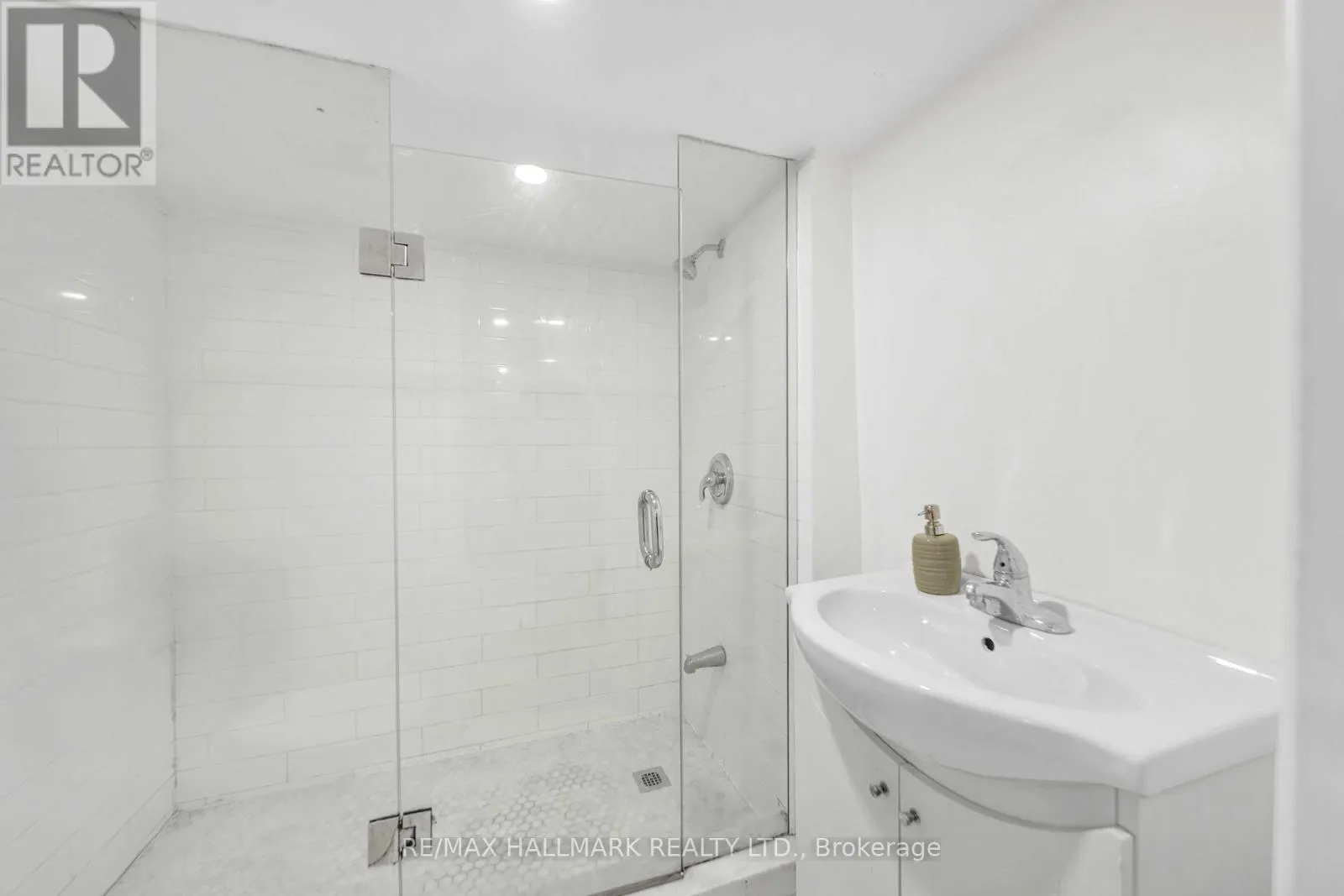 20 ELIZABETH STREET S