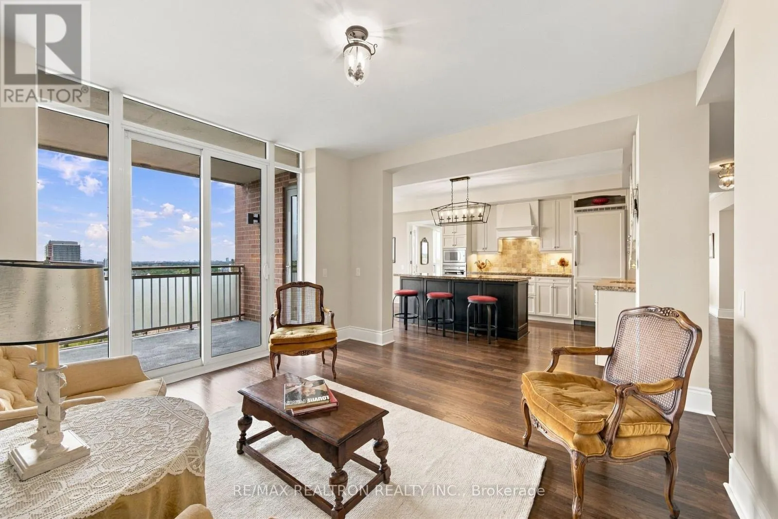 702 - 10101 YONGE STREET